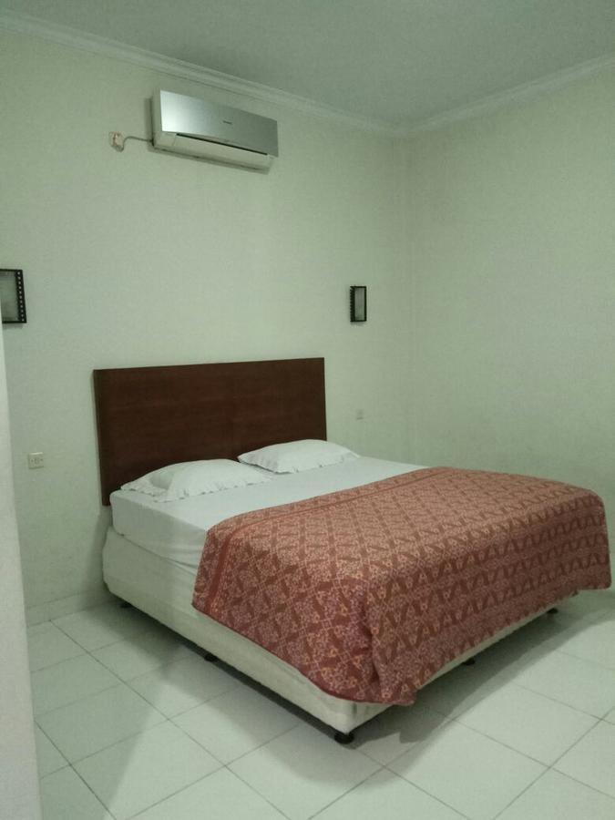 Happy Family Hotel Джокякарта Екстериор снимка